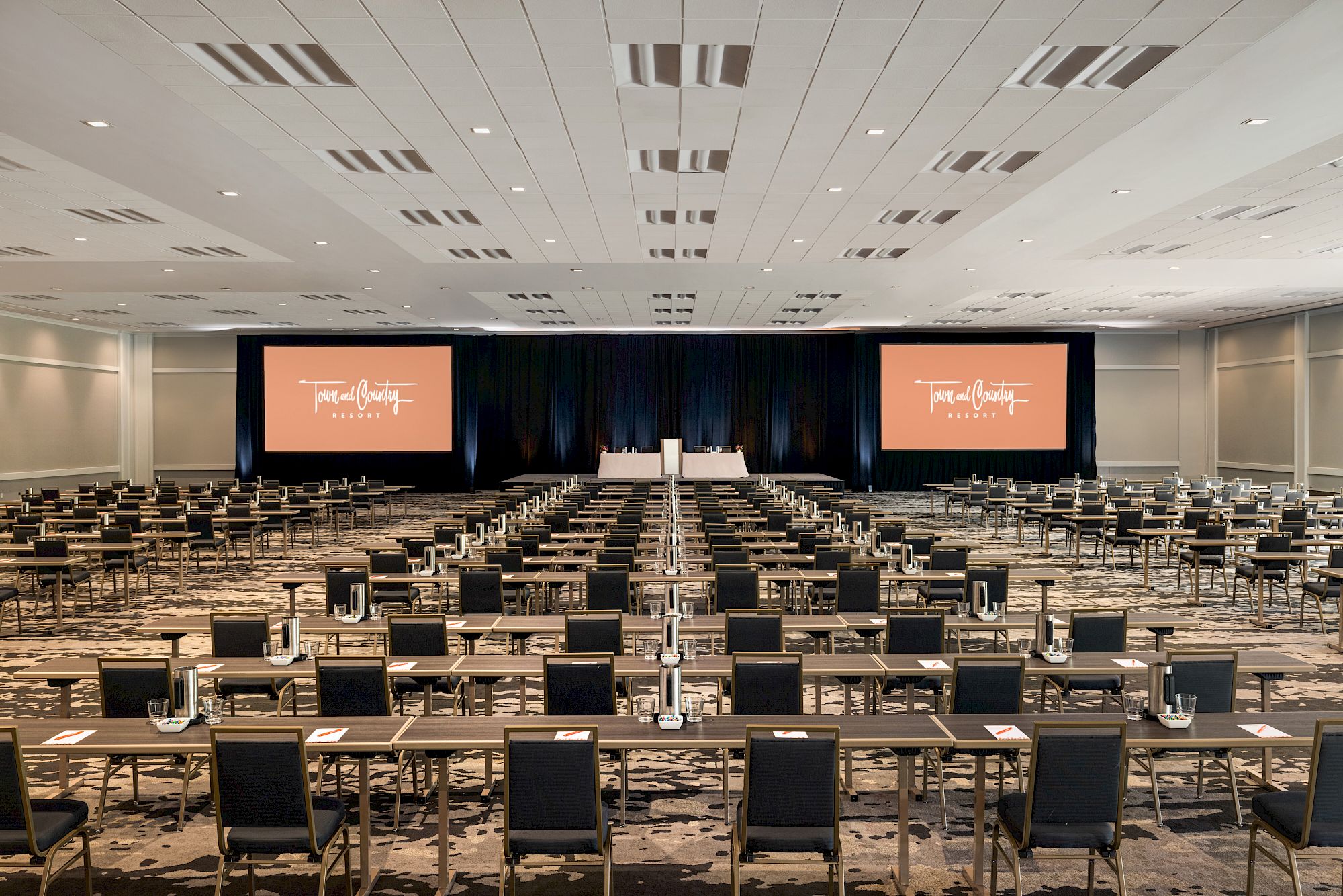 town_and_country_resort_-_pacific_ballroom_-_1588685.2000x0
